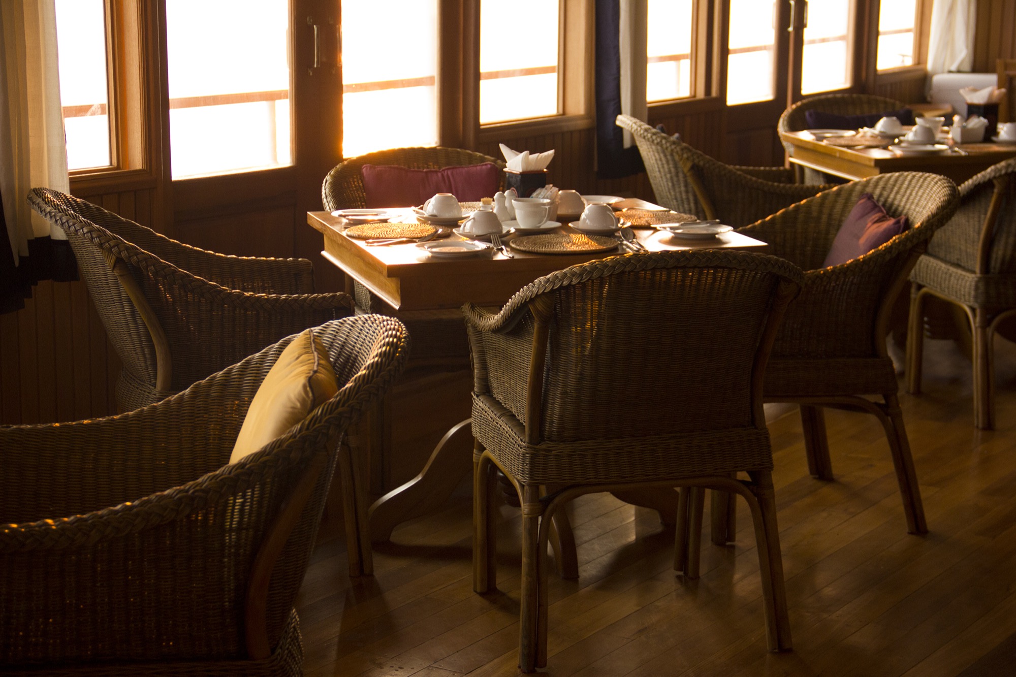 Pandaw RV Kindat Pandaw Dining 2.jpg